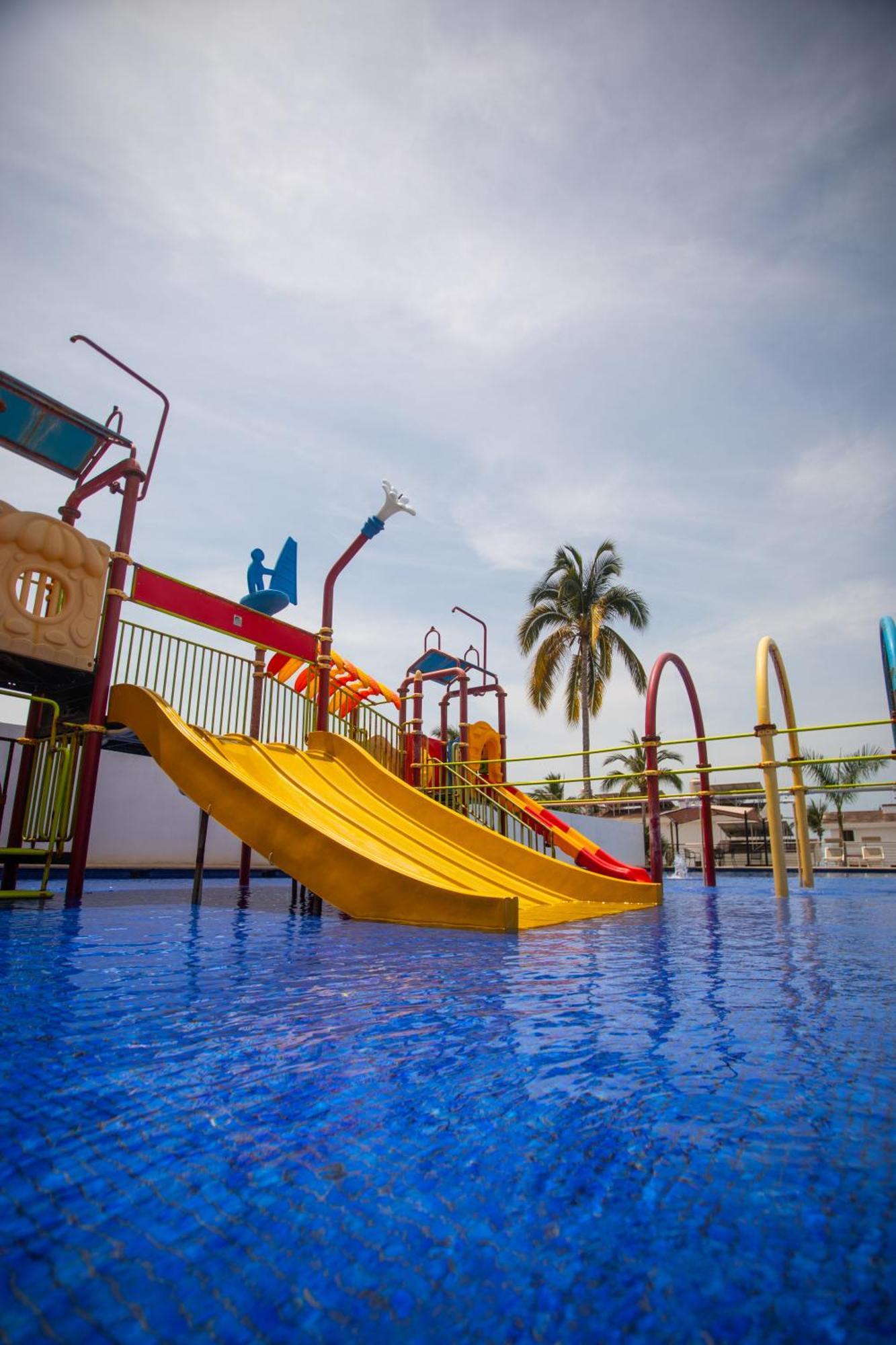 Los Picos Hotel & Suites Bucerías エクステリア 写真