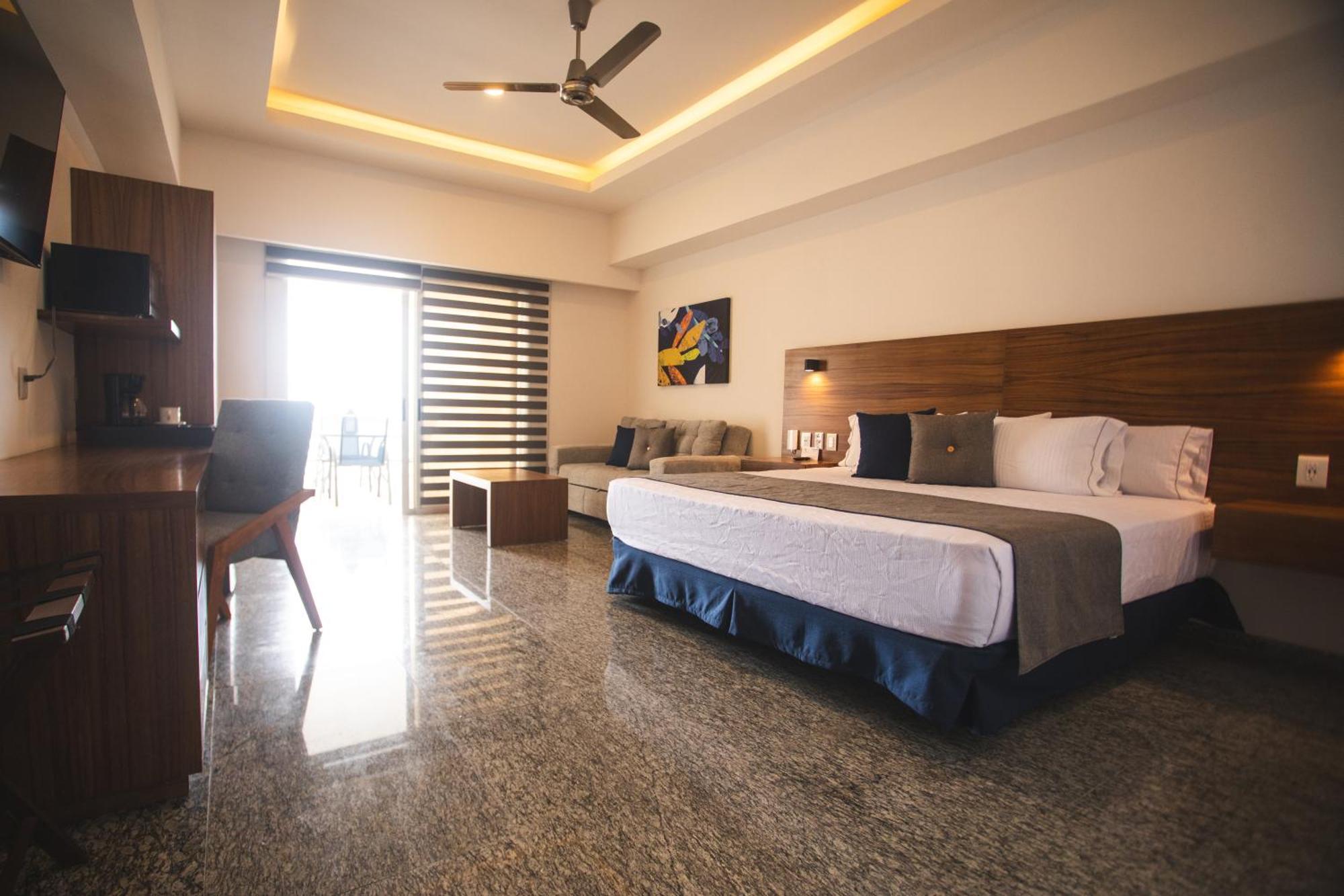 Los Picos Hotel & Suites Bucerías エクステリア 写真